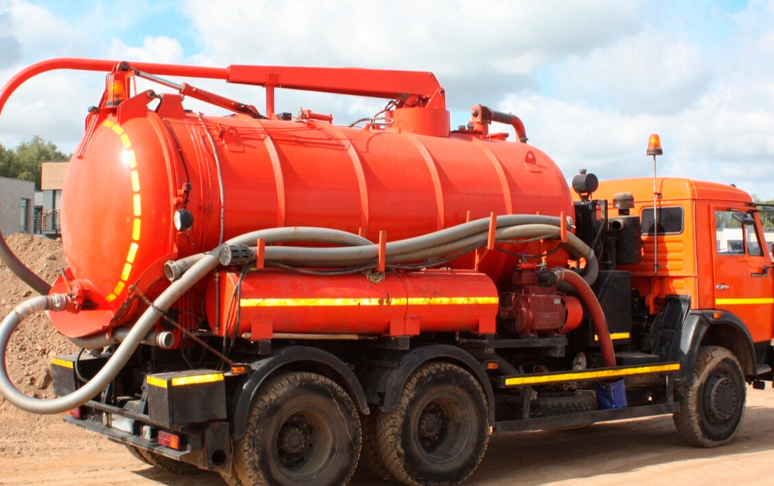 Откачка канализации — заказать в Москве и области