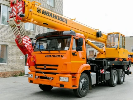 Аренда автокрана Ивановец КС-45717К-2 30 тонн в Москве