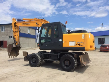 Аренда колесного экскаватора Hyundai R 170W-7 в Москве